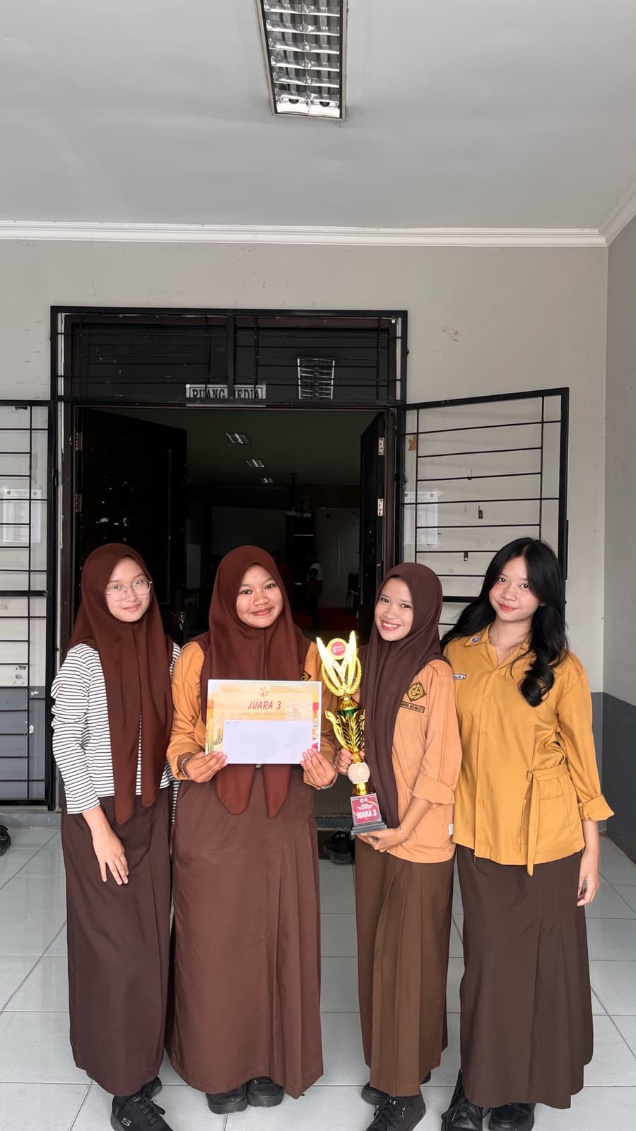 Juara 3 Lomba Tari Tradisional HUT SMA 3
