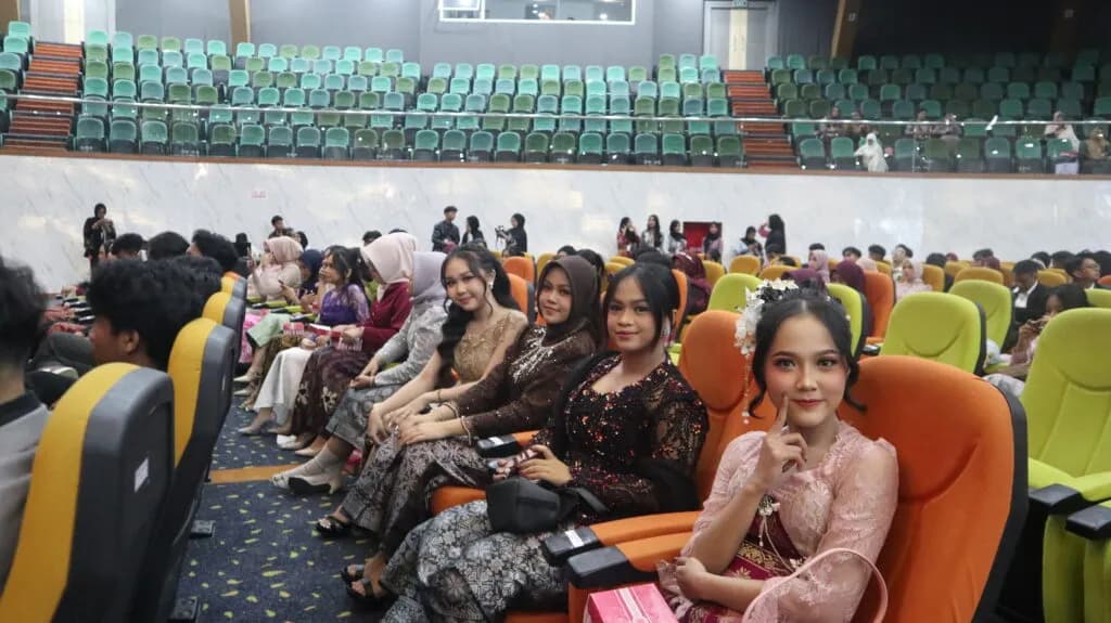 Pelepasan Siswa & Siswi Kelas XII Angkatan 70 — foto 1