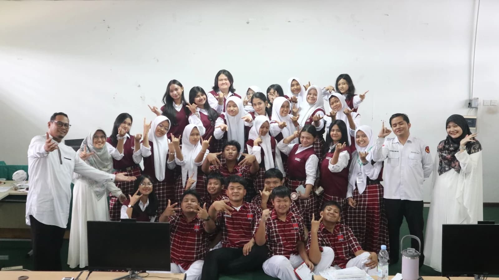 WorldClassroom: Satu Ruang, Dua Budaya